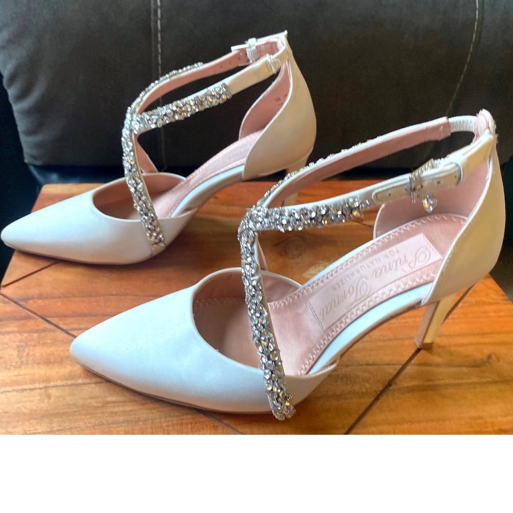 Pnina Tornai White Satin Pointed Toe Heels with Crystal Cross Straps - Picture 13 of 13